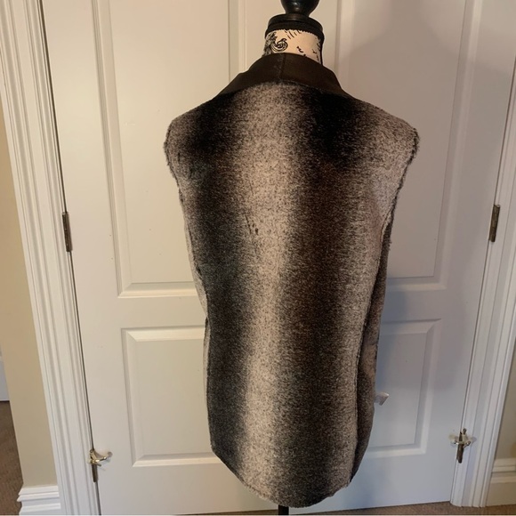 Faux fur and suede vest. Size medium. - Picture 4 of 7